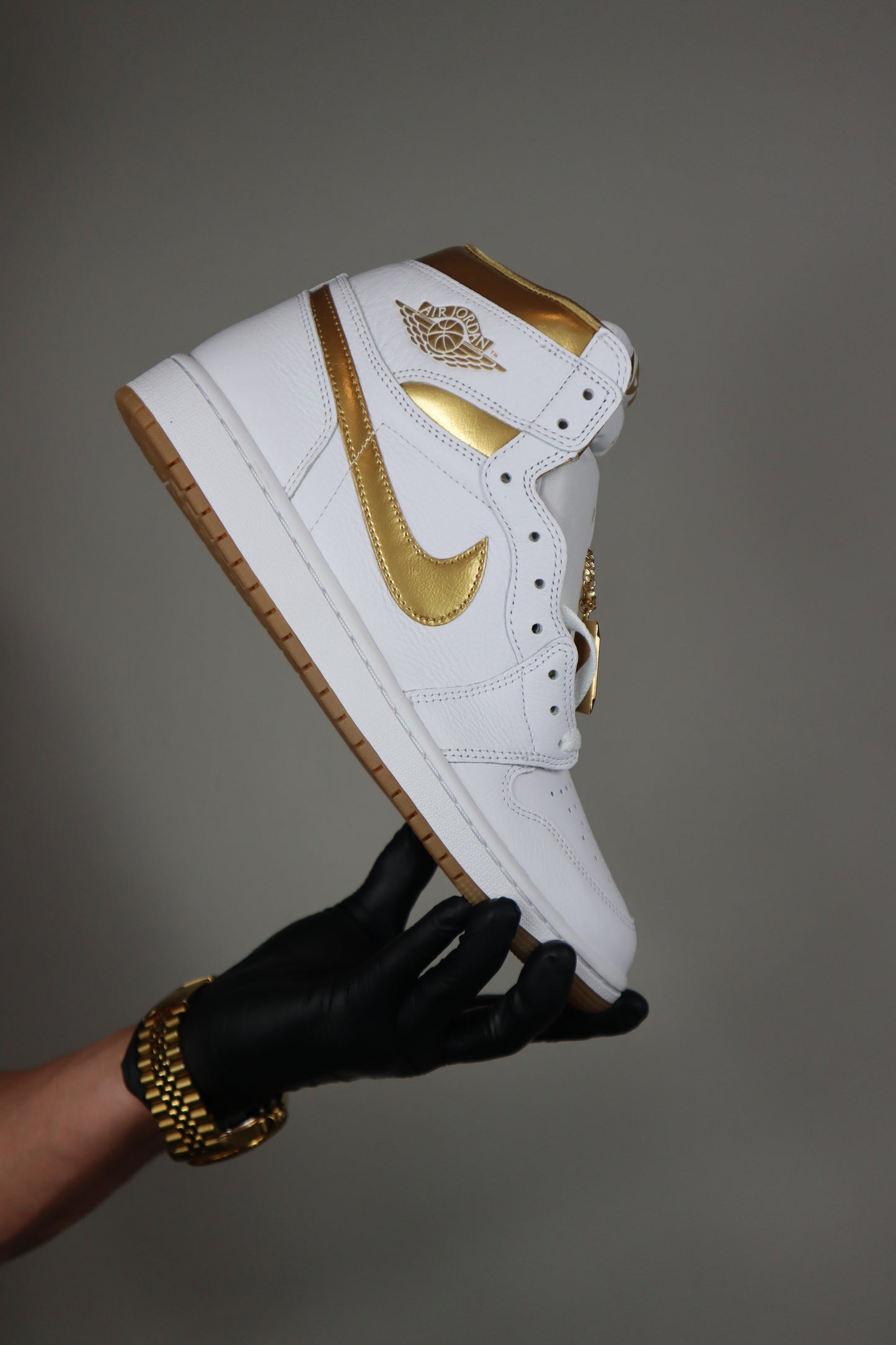 Jordan 1 high Metallic gold