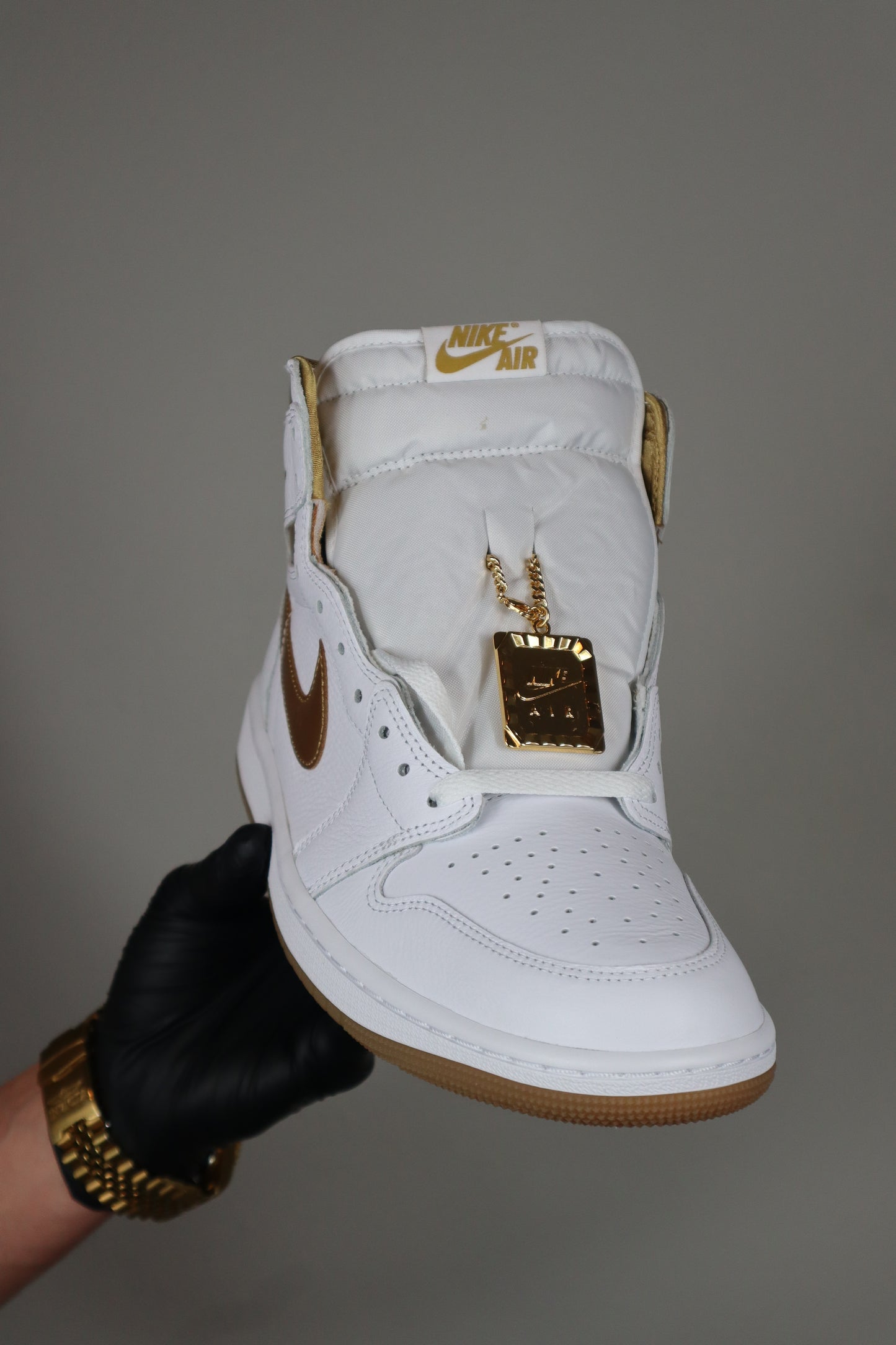 Jordan 1 high Metallic gold