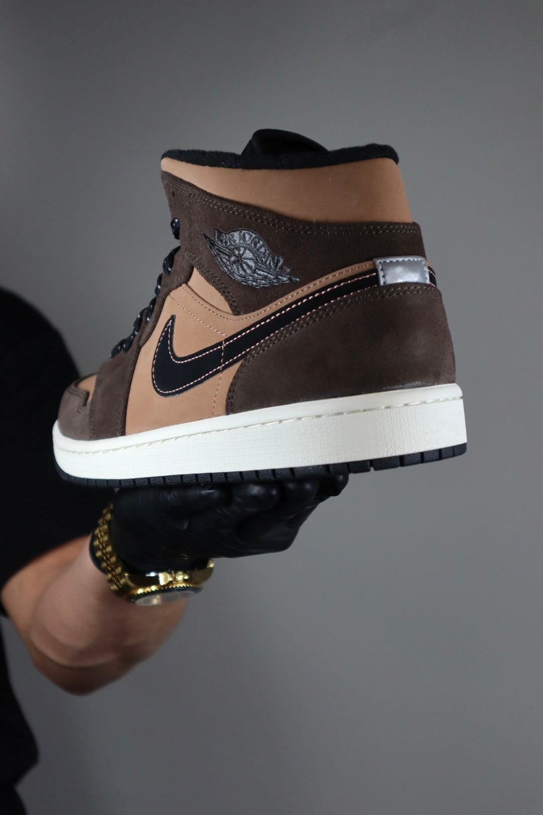 Jordan 1 mid Dark Chocolate