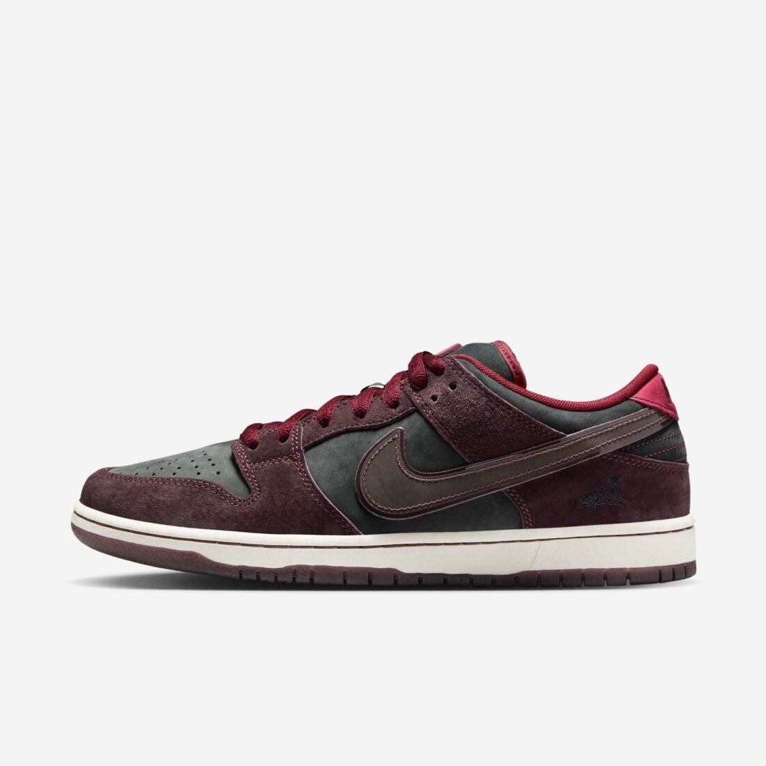 Nike Dunk SB Riot Skateshop