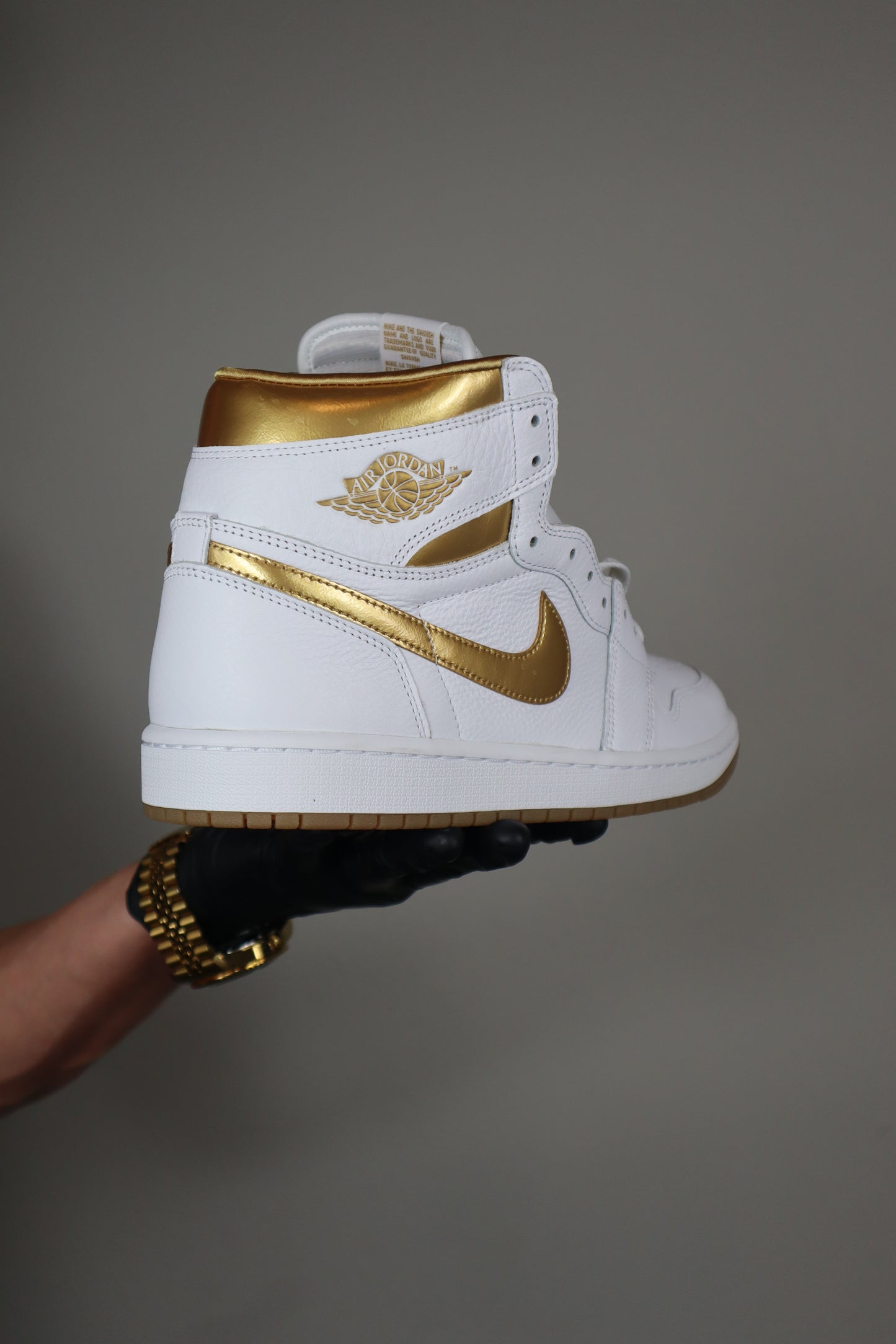 Jordan 1 high Metallic gold