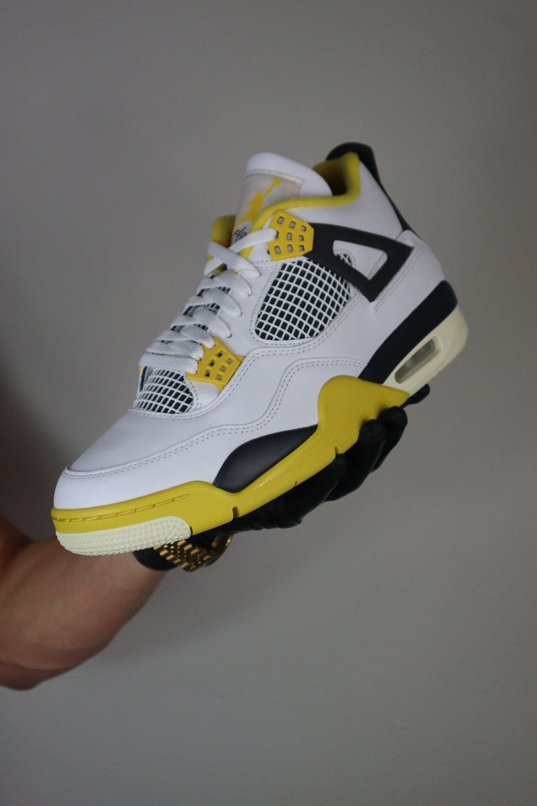 Jordan 4 Vivid Sulfur