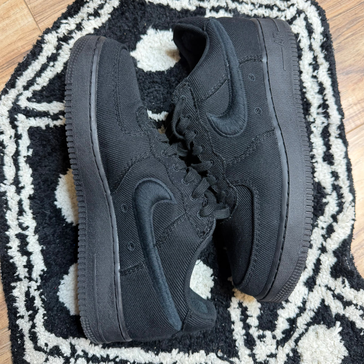 Nike Air Force 1 Low Triple Black Canvas
